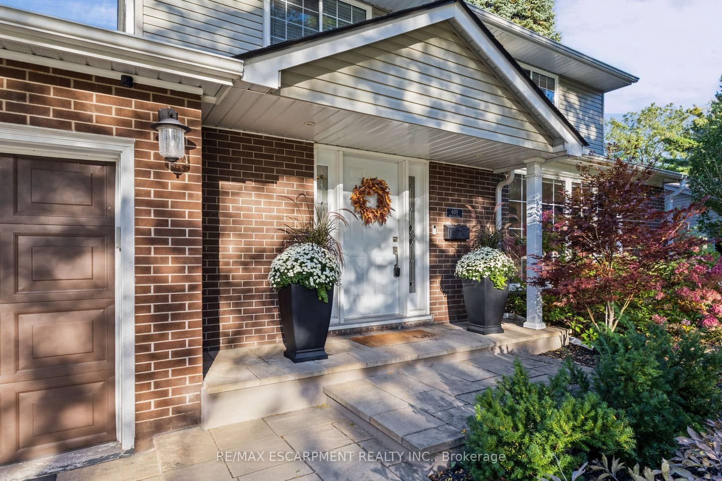 609 Cherrywood Drive, Burlington, ON L7T 3W9
