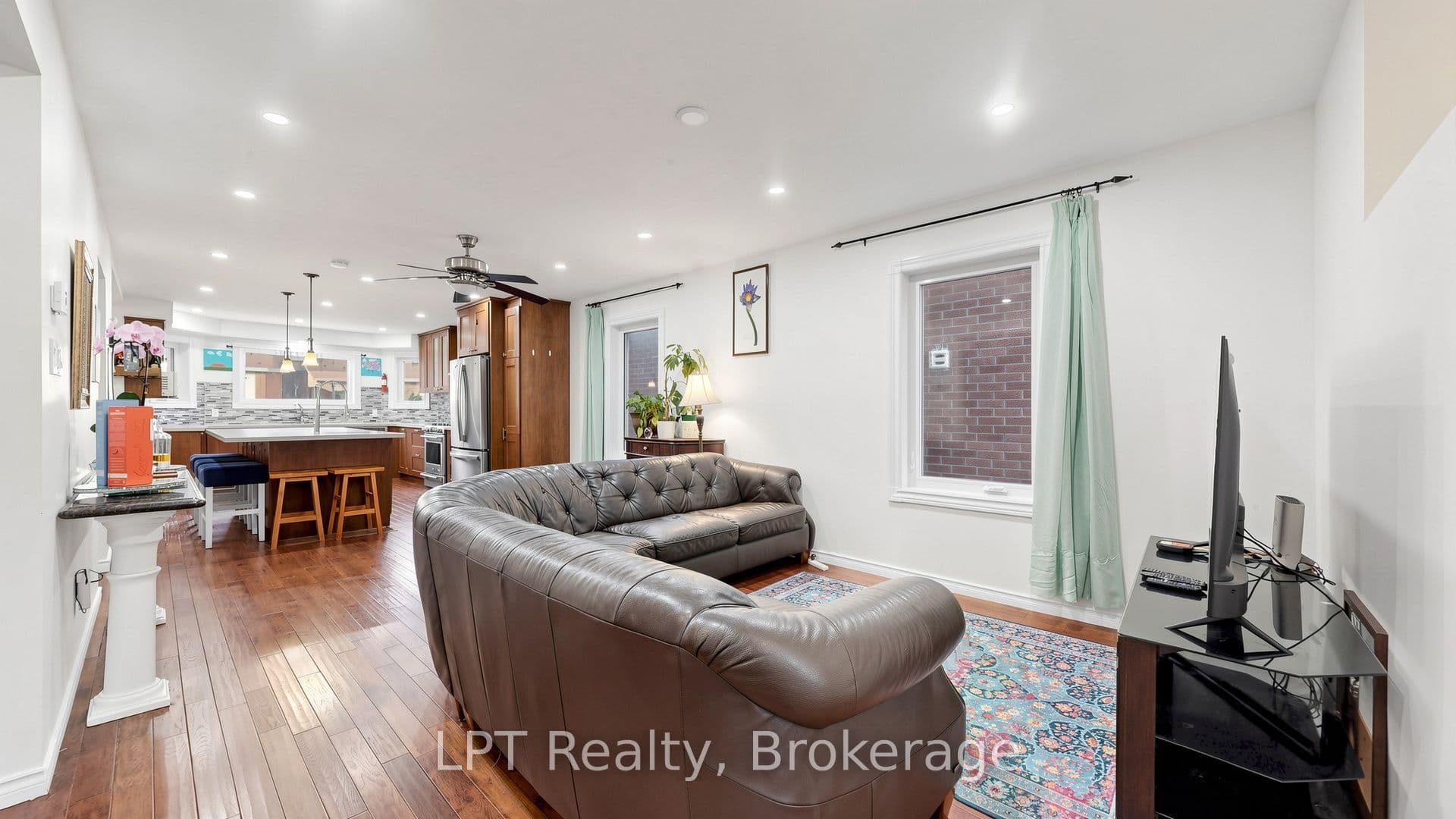 18 Tawn Crescent S, Ajax, ON L1Z 1J1