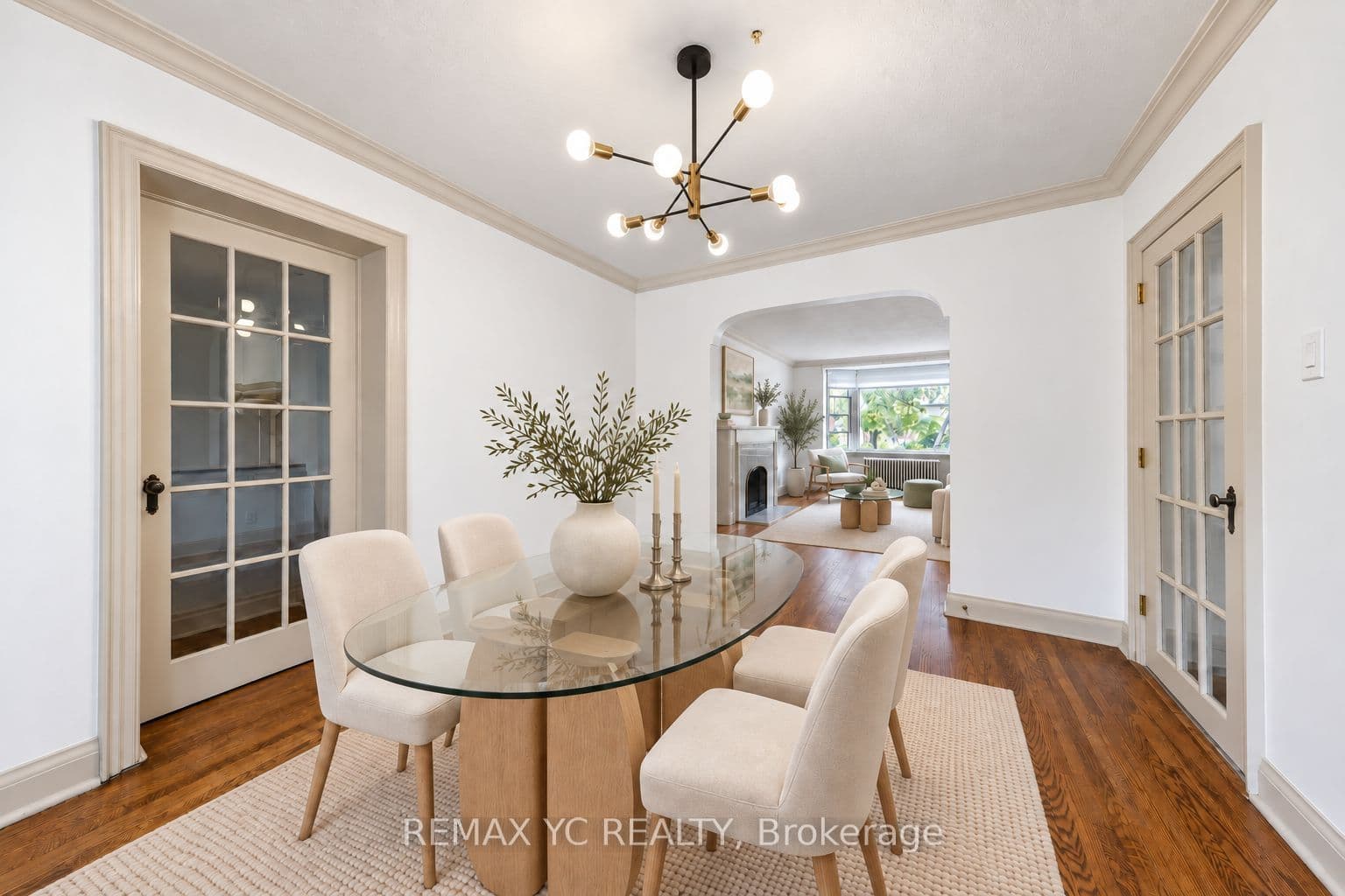 425 Broadway Avenue, Toronto, ON M4G 2R3
