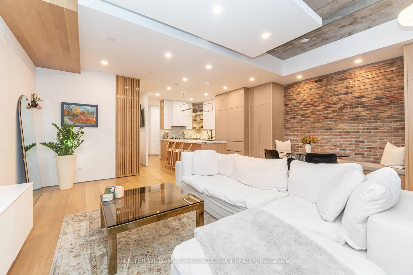 20 Stewart Street 103, Toronto, ON M5V 1H6