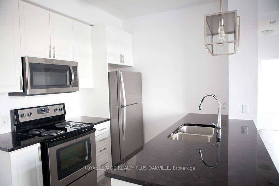 2490 Old Bronte Road 221, Oakville, ON L6M 0Y5