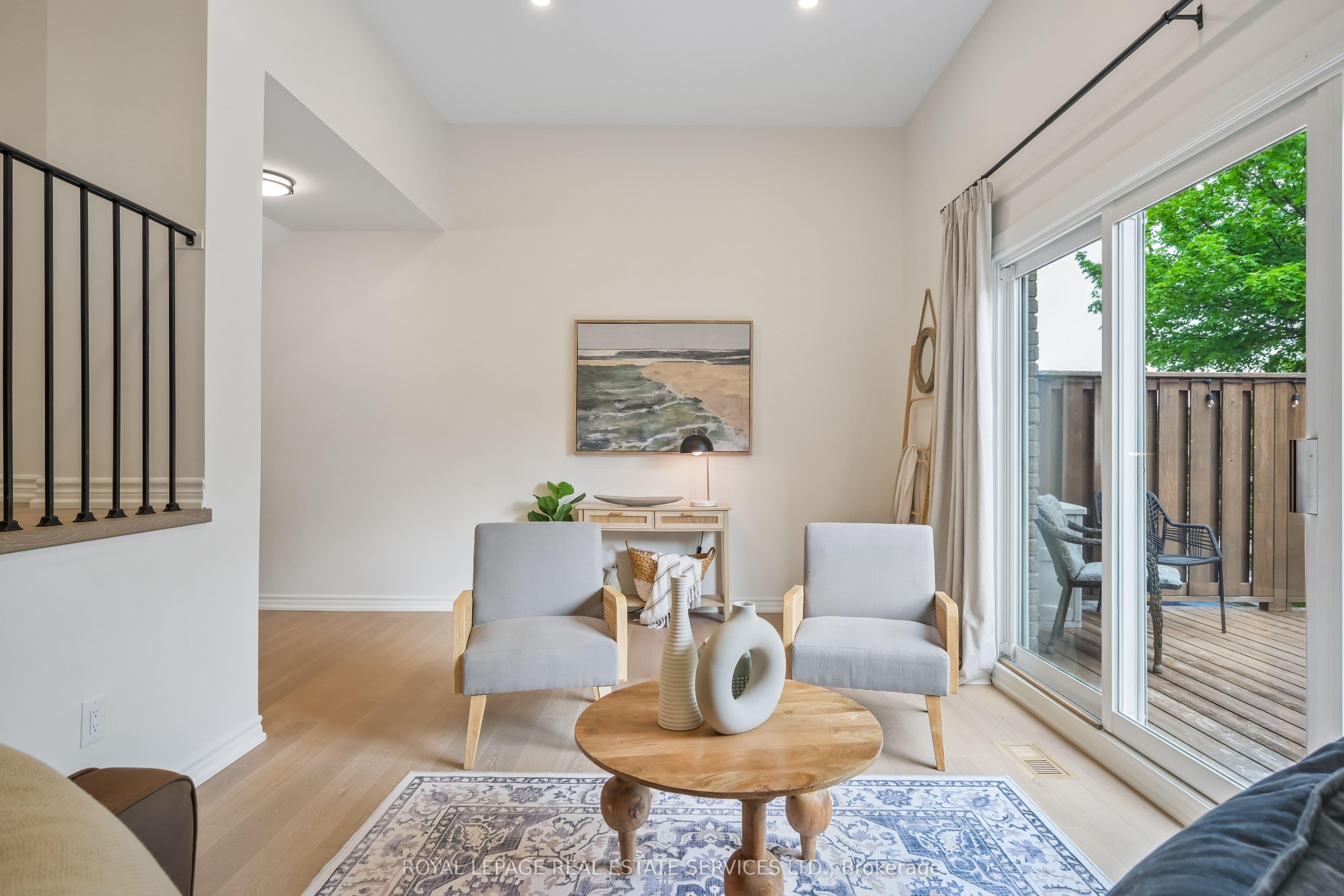 2222 Marine Drive 1, Oakville, ON L6L 1C1