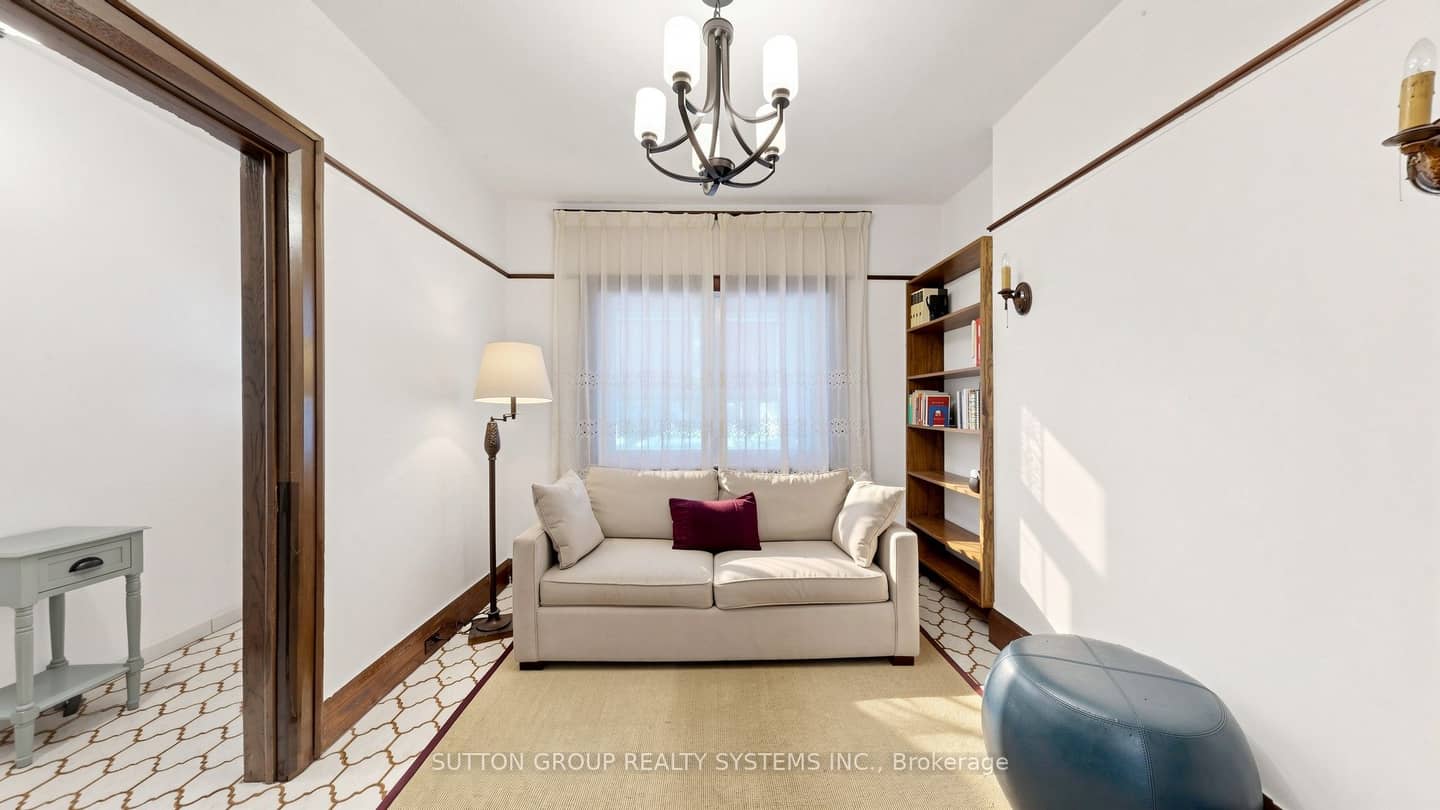 39 Exeter Street, Toronto, ON M6N 1G3