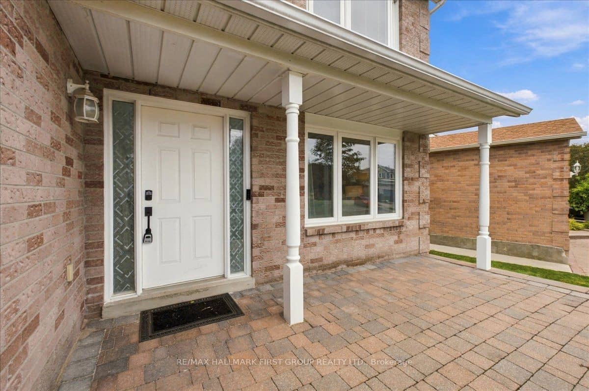 1582 Kelvinway Lane, Pickering, ON L1V 5Y2