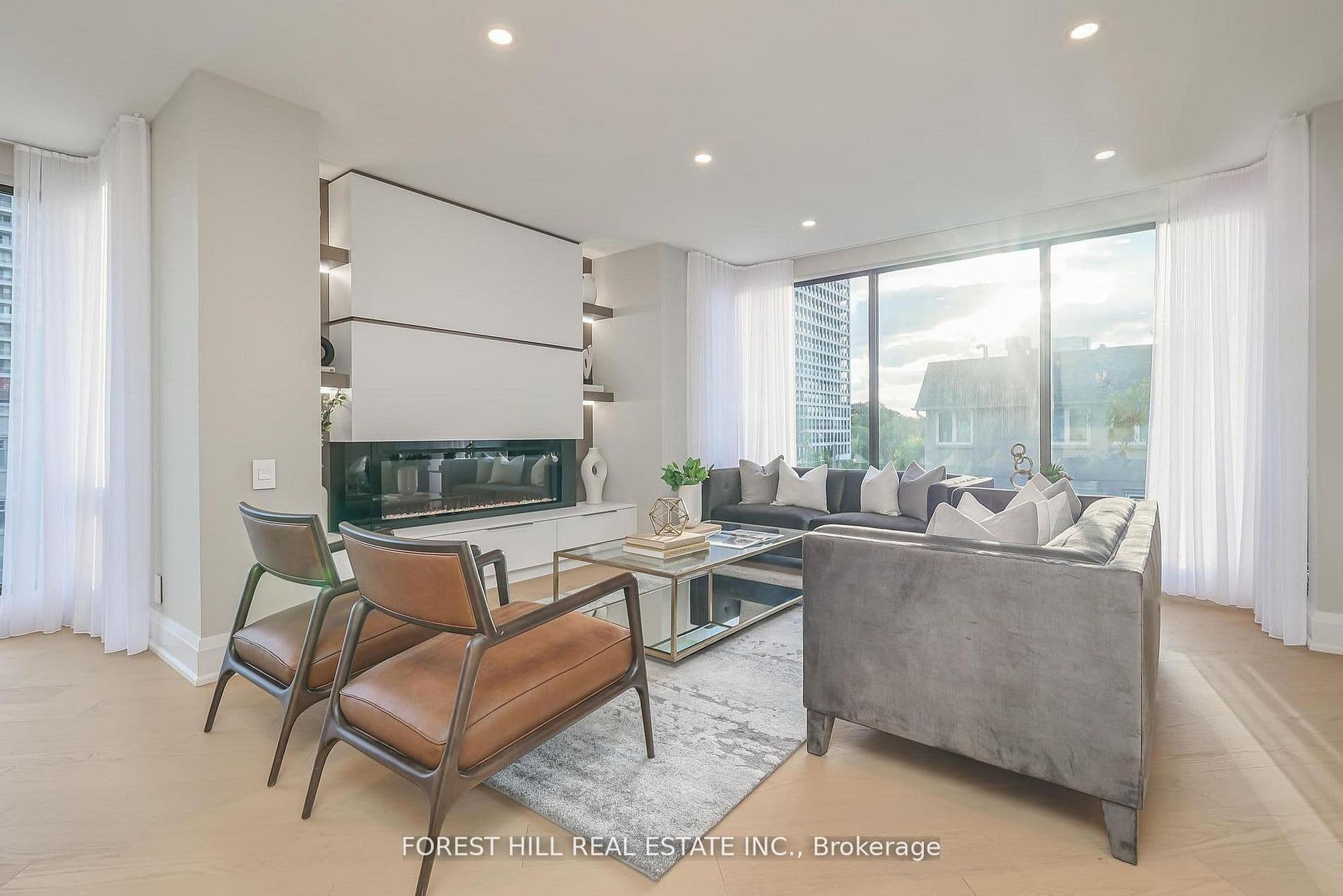 342 Spadina Road 301, Toronto, ON M5P 2V4