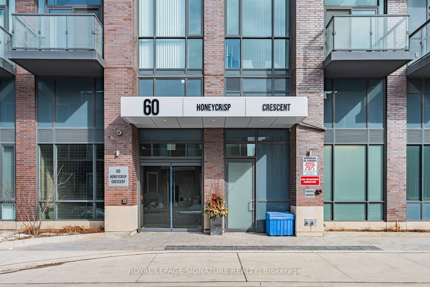 60 Honeycrisp Crescent 618, Vaughan, ON L4K 0N5
