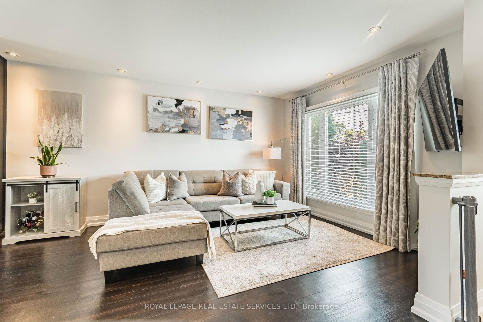 1192 Flagship Drive, Mississauga, ON L4Y 2K1
