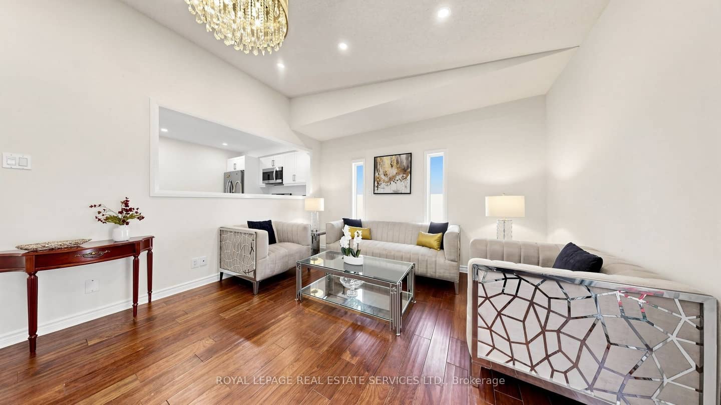 816 Beatrice Street E, Oshawa, ON L1K 2H7