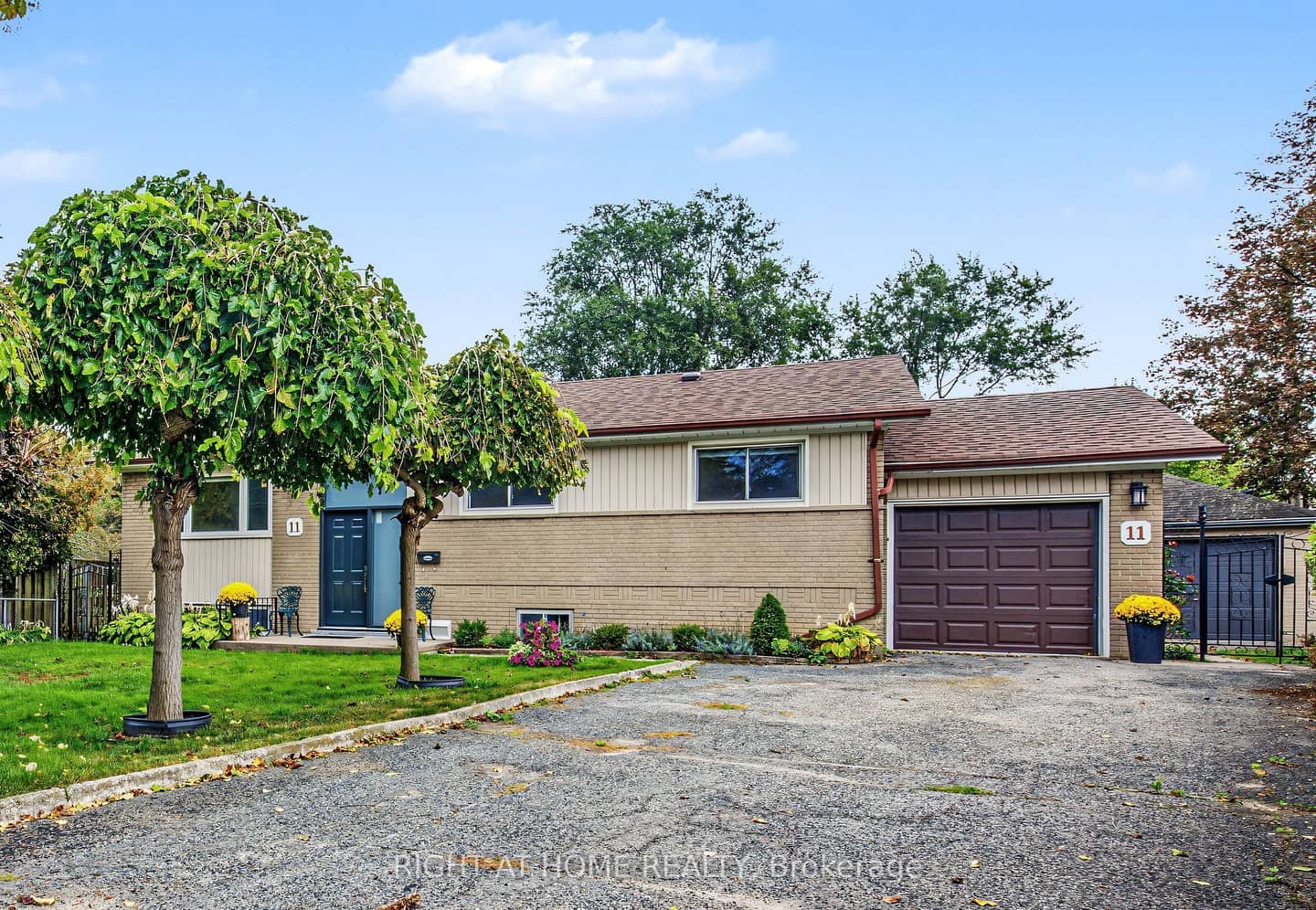 11 Fareham Crescent, Toronto, ON M1E 1J8