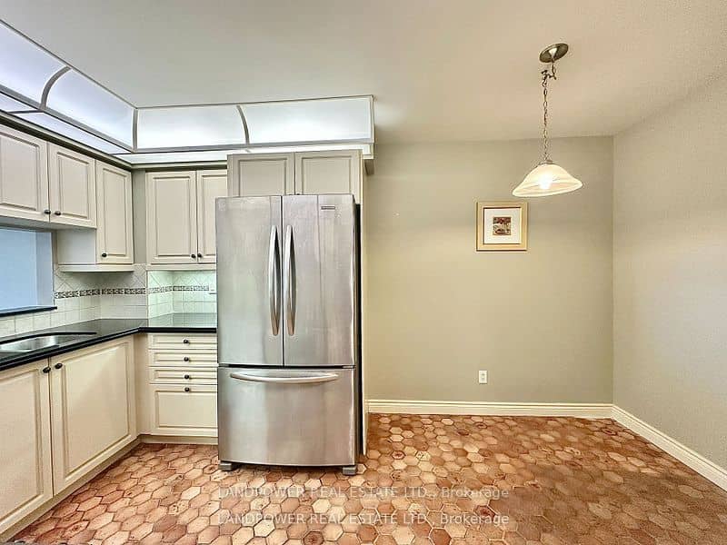 3181 Bayview Avenue #716, Toronto, ON M2K 2Y2