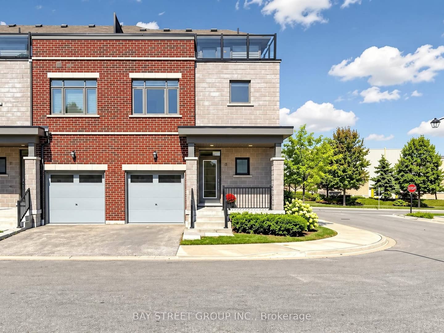 2 Longshore Way, Whitby, ON L1N 0M1