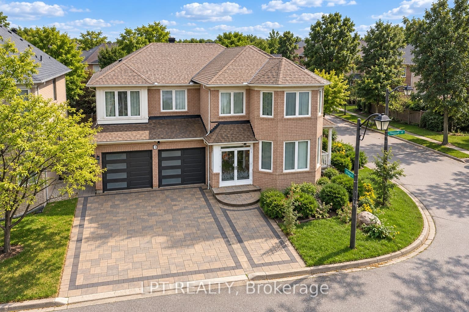 1 Saxony Drive, Markham, ON L6C 2B2