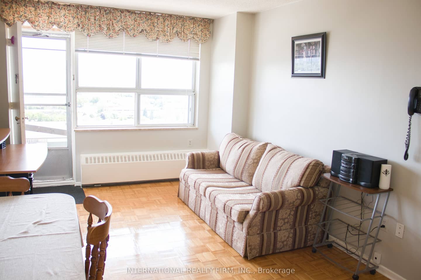 50 Lotherton Pathway 1111, Toronto, ON M6B 2G8