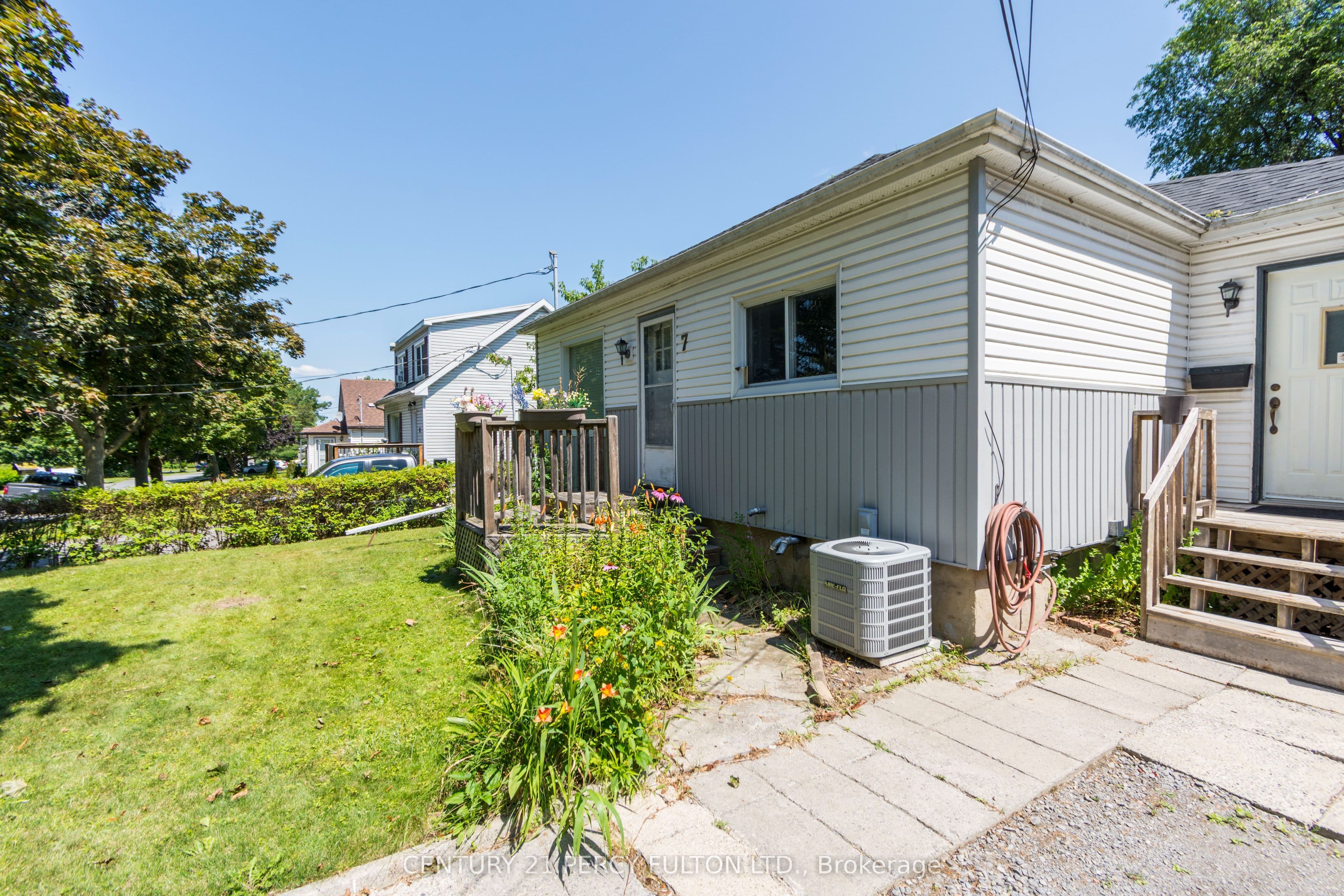 7 Valleyview Crescent, Belleville, ON K8P 3E9