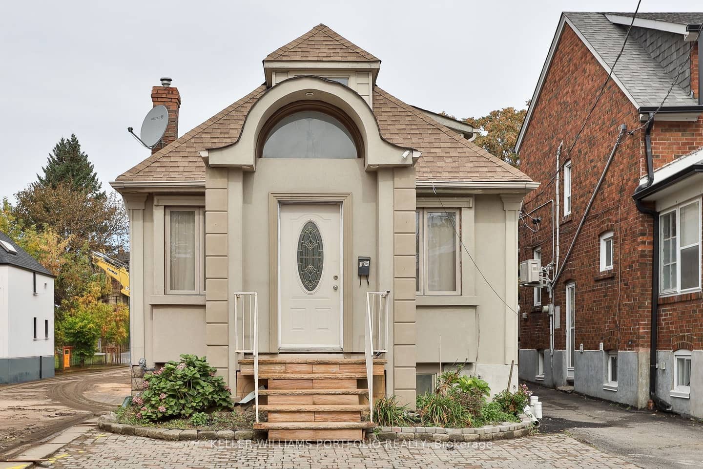 106 Clovelly Avenue, Toronto, ON M6E 2E6