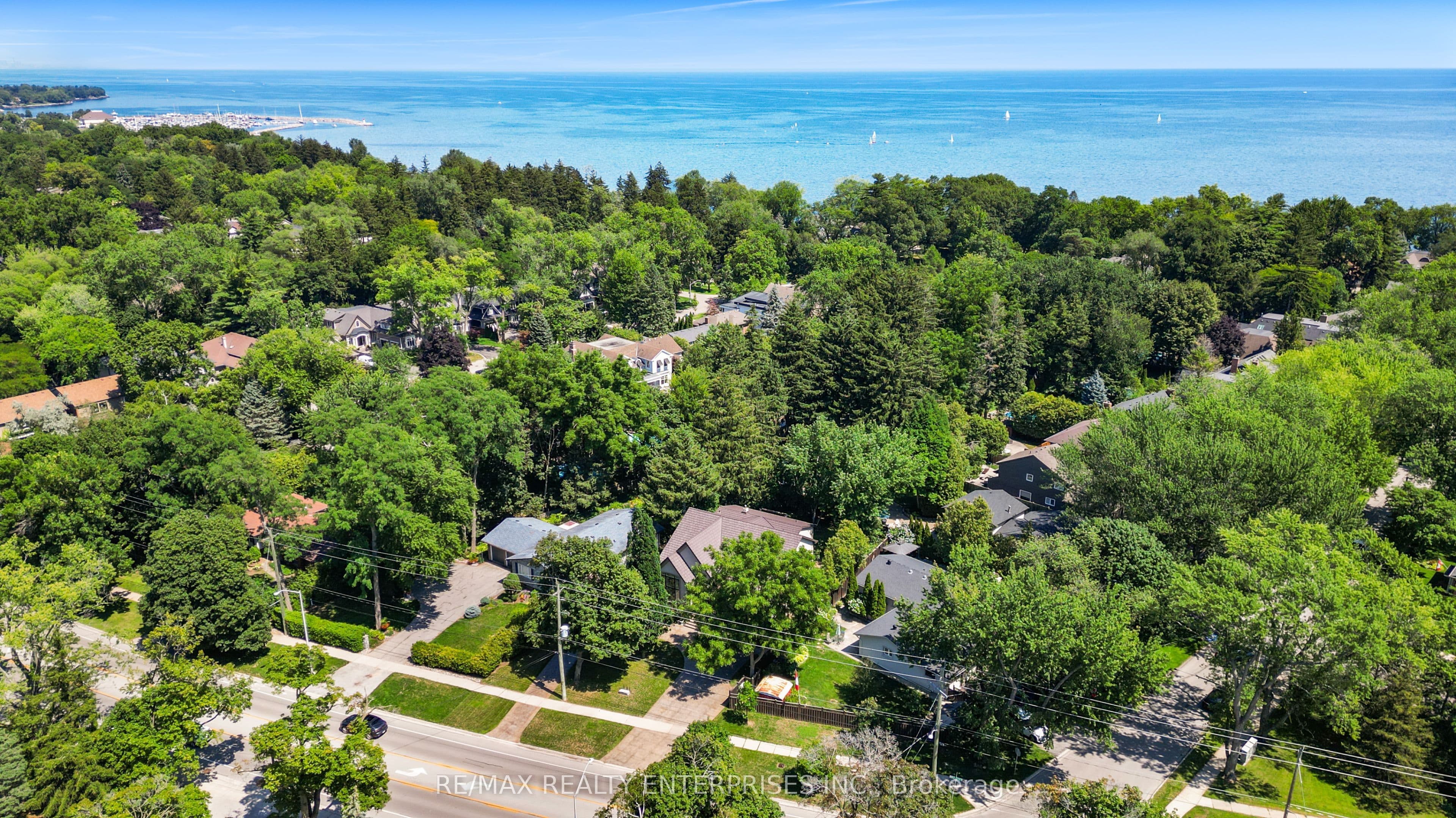 3168 Lakeshore Road W, Oakville, ON L6L 1J6
