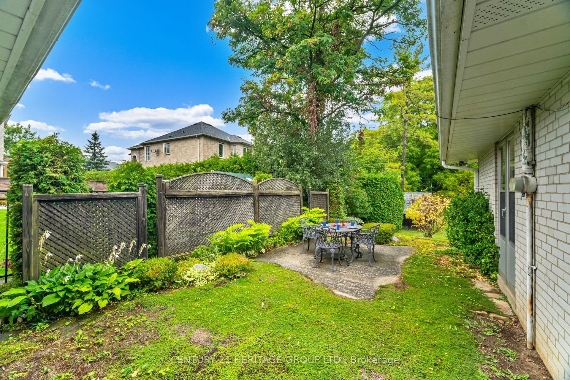 22 Poplar Drive, Richmond Hill, ON L4E 2X6