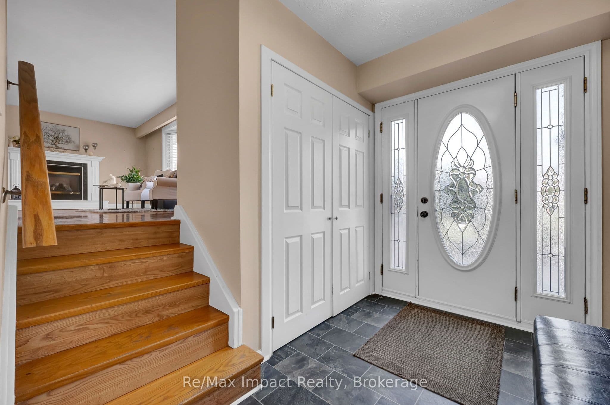 702 Westdale Court, Oshawa, ON L1J 5B5