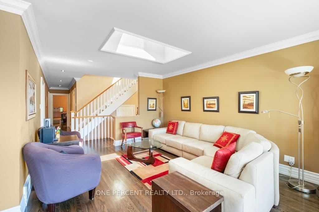 583 Stephens Crescent, Oakville, ON L6K 1Y2