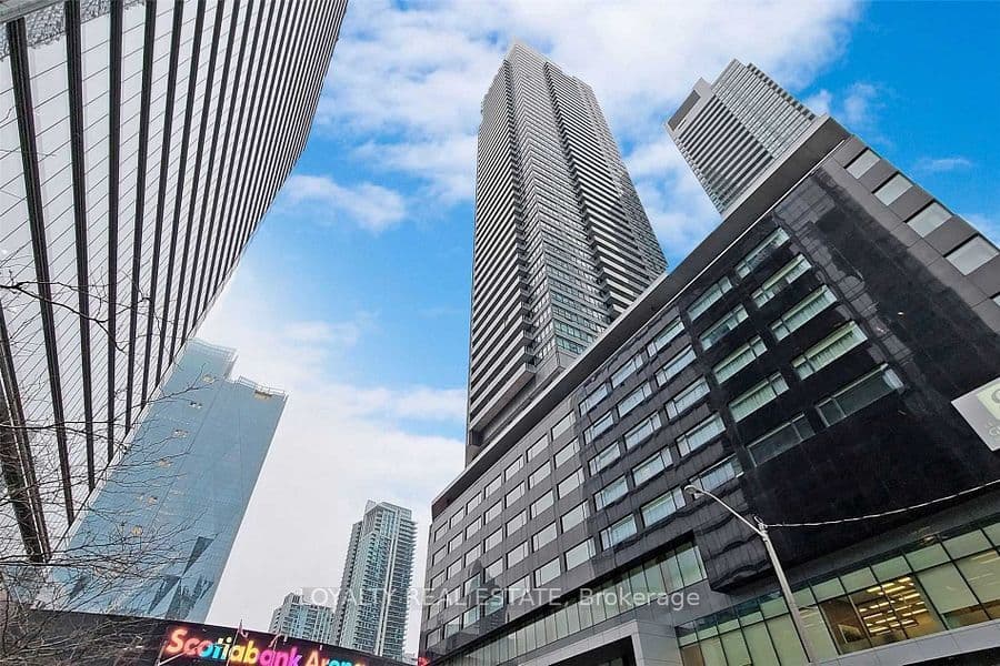 65 Bremner Boulevard 4907, Toronto, ON M5J 0A7