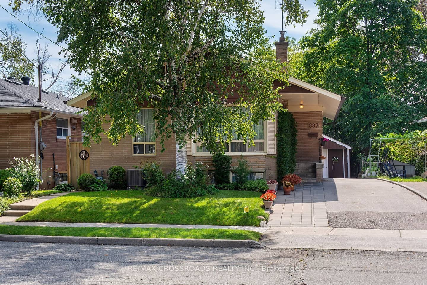 887 Brimorton Drive, Toronto, ON M1G 2T8