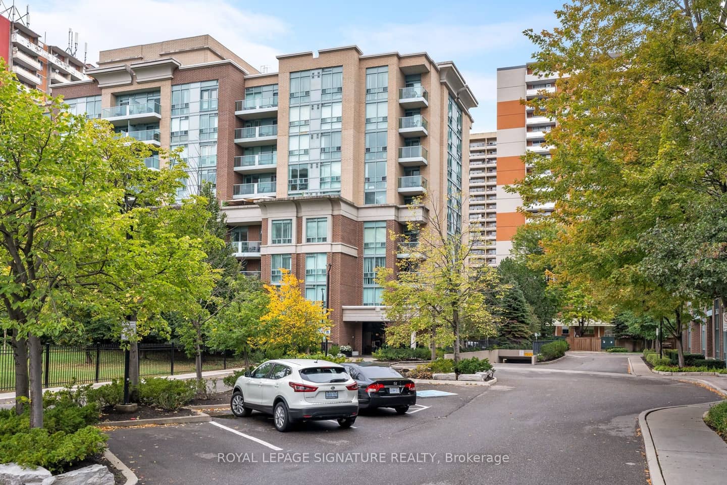17 Michael Power Place 601, Toronto, ON M9A 5G5