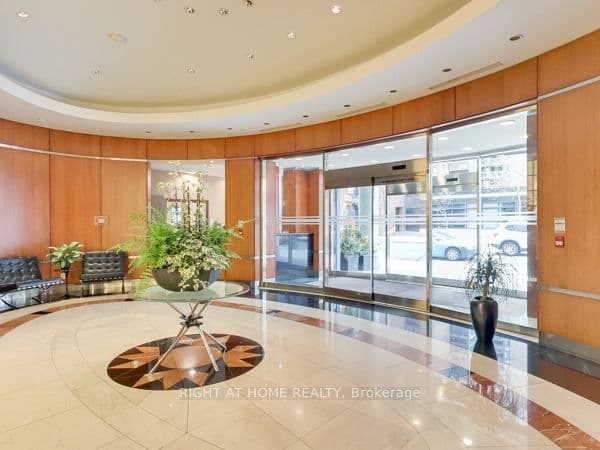 1121 Bay Street 1907, Toronto, ON M5S 3L9