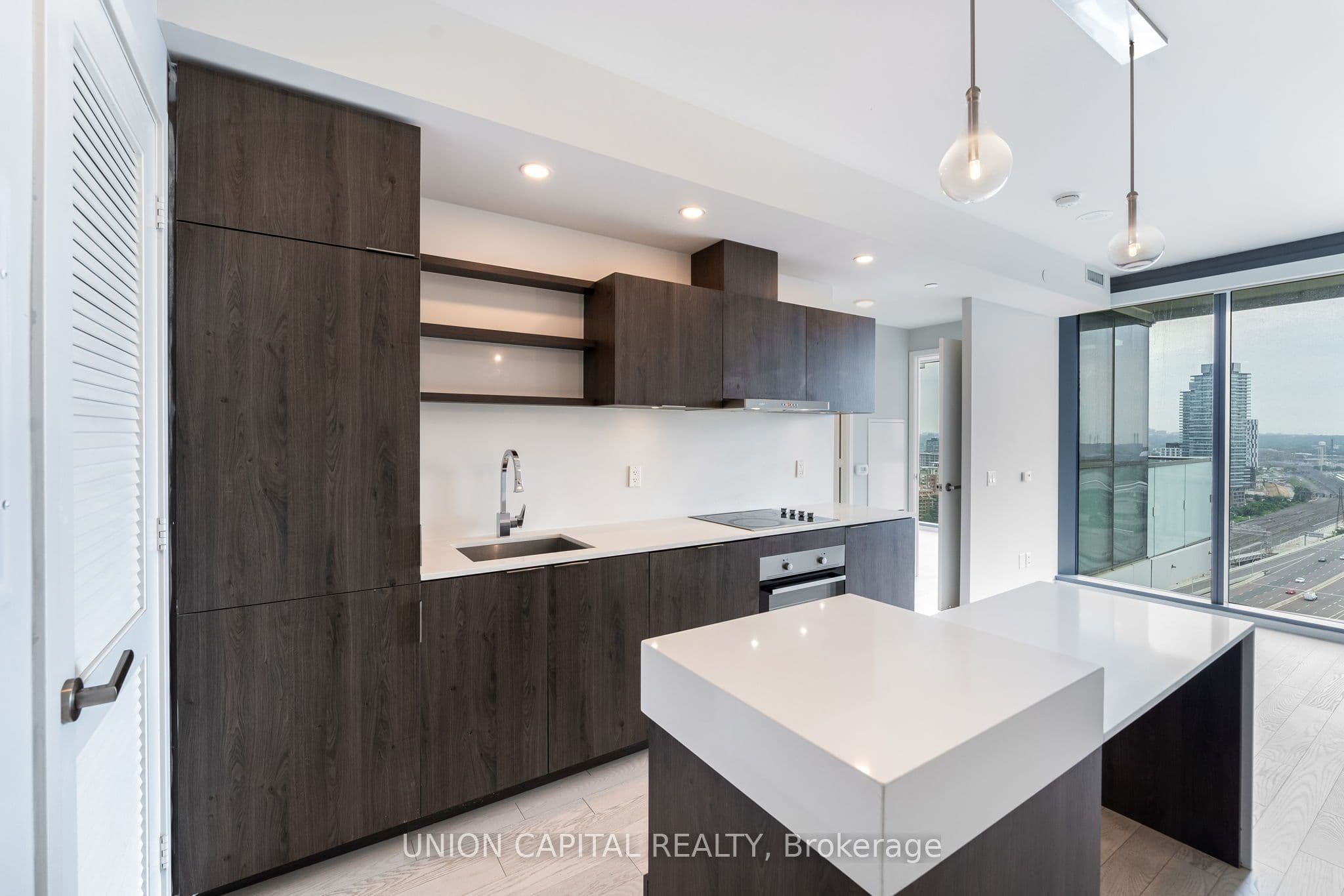 16 Bonnycastle Street 2007, Toronto, ON M5C 0C9