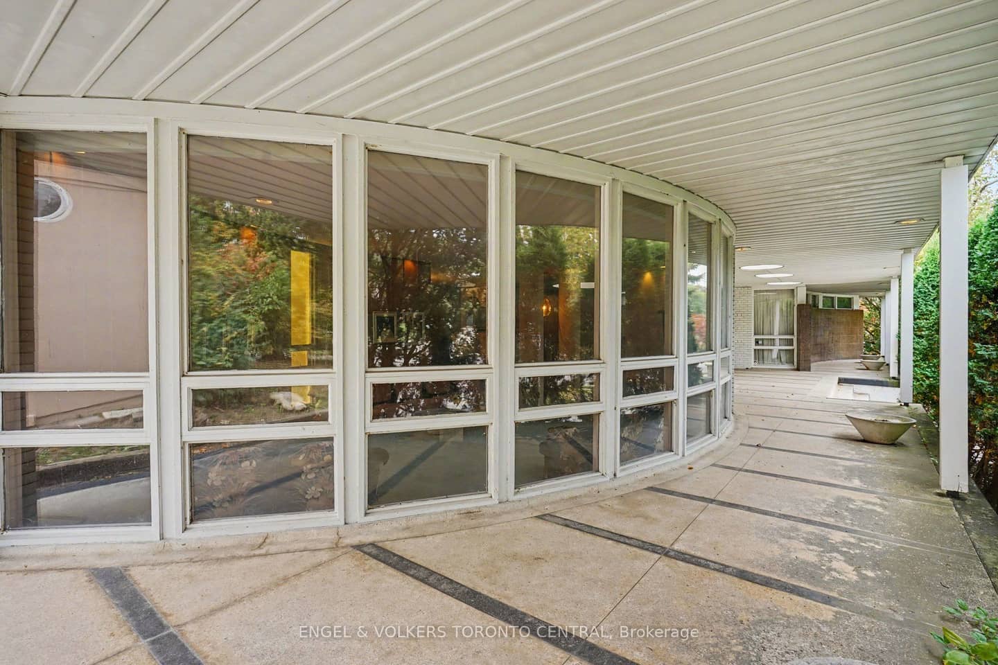 11 Suncrest Drive, Toronto, ON M3C 2L1
