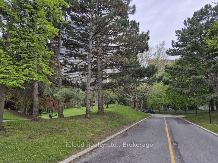 3100 Kirwin Avenue N 306, Mississauga, ON L5A 3S6