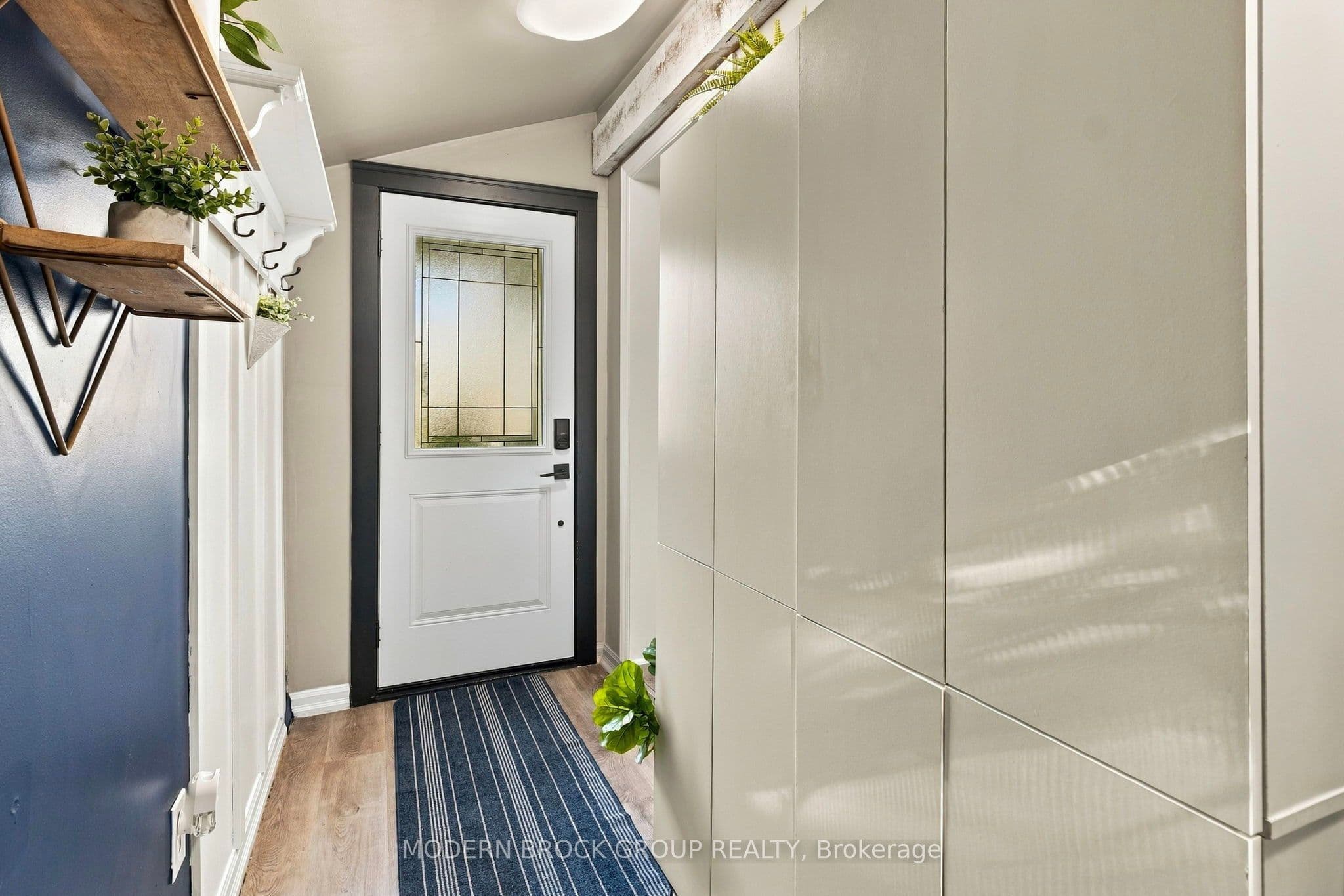 8 Elm Street, Brockville, ON K6V 5M6