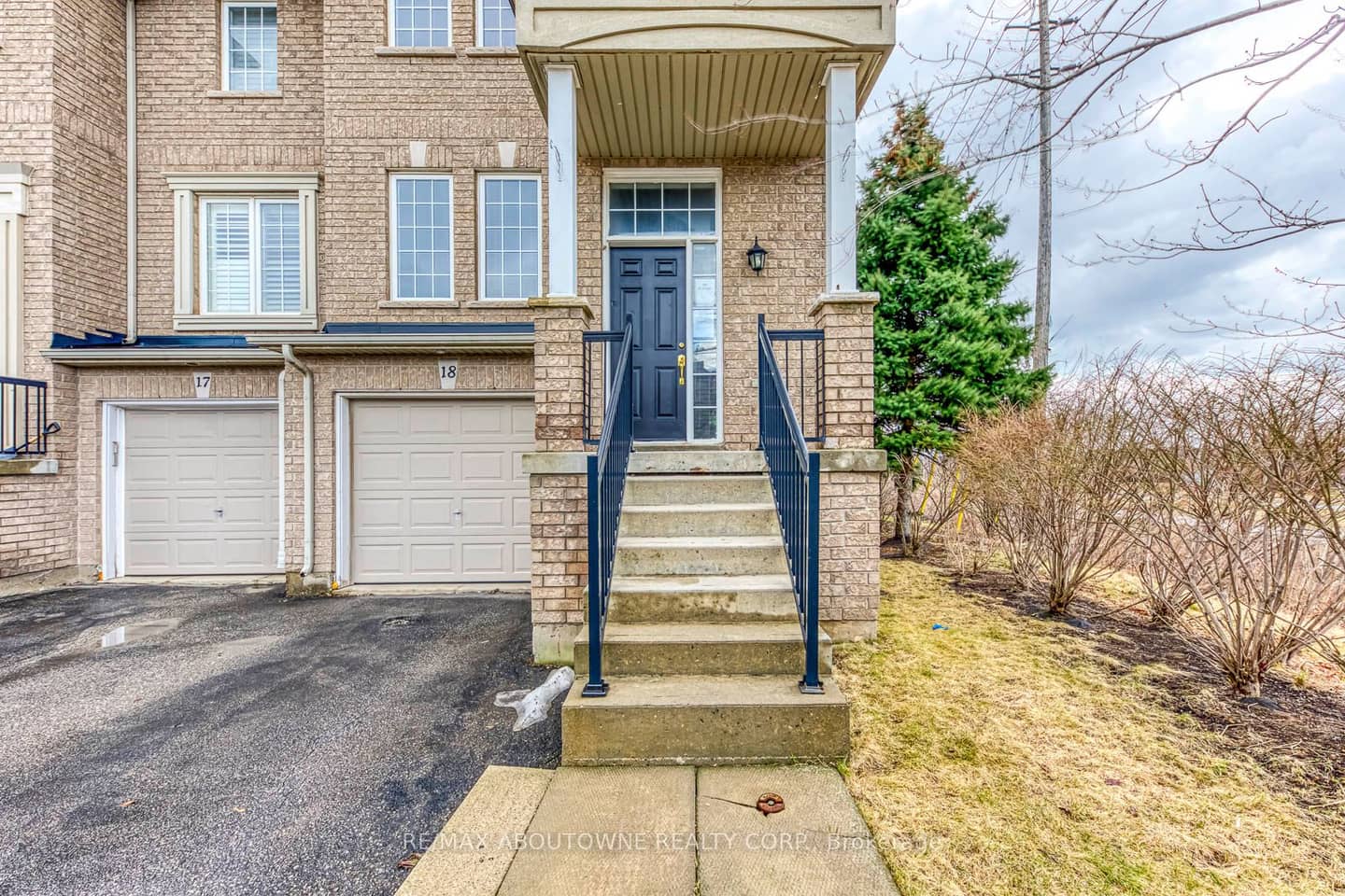 2280 Baronwood Drive Unit 18, Oakville, ON L6M 5J8