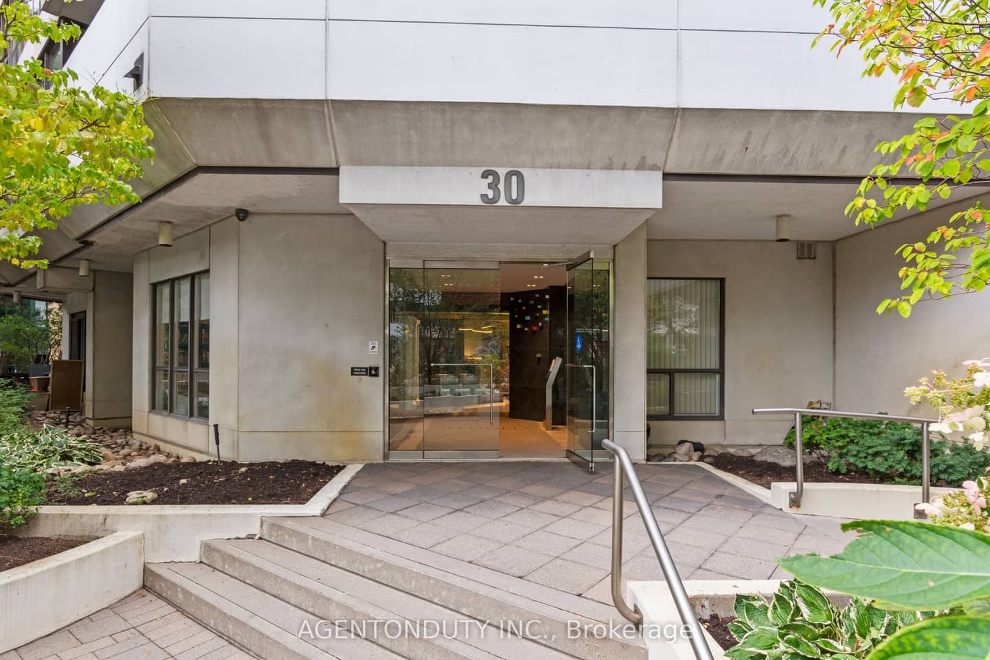 30 Holly Street 1003, Toronto, ON M4S 3C2