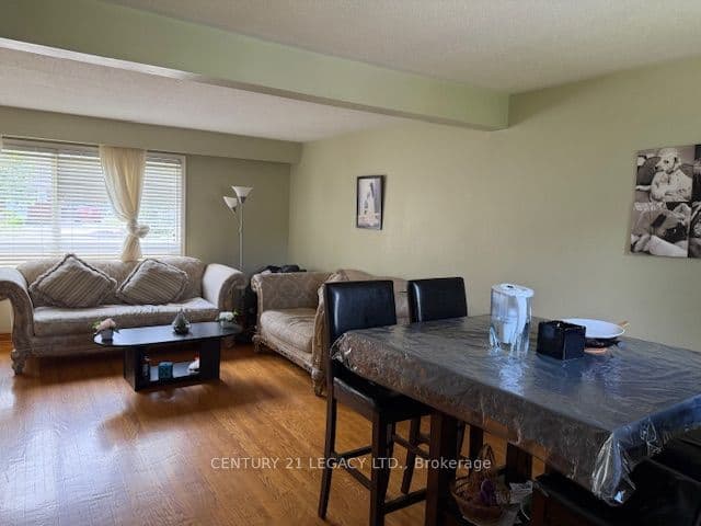 25 Edenborough Drive, Brampton, ON L6T 3A2