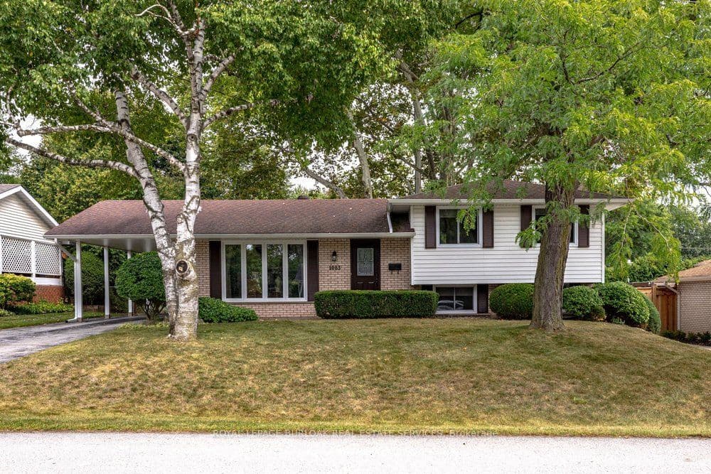1083 Manorwood Drive, Burlington, ON L7T 2L9