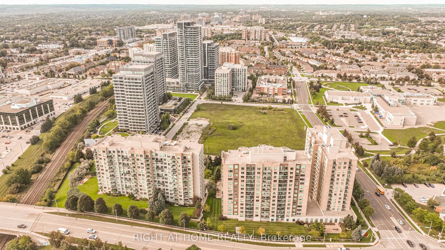 23 Oneida Crescent 1010, Richmond Hill, ON L4B 0A2