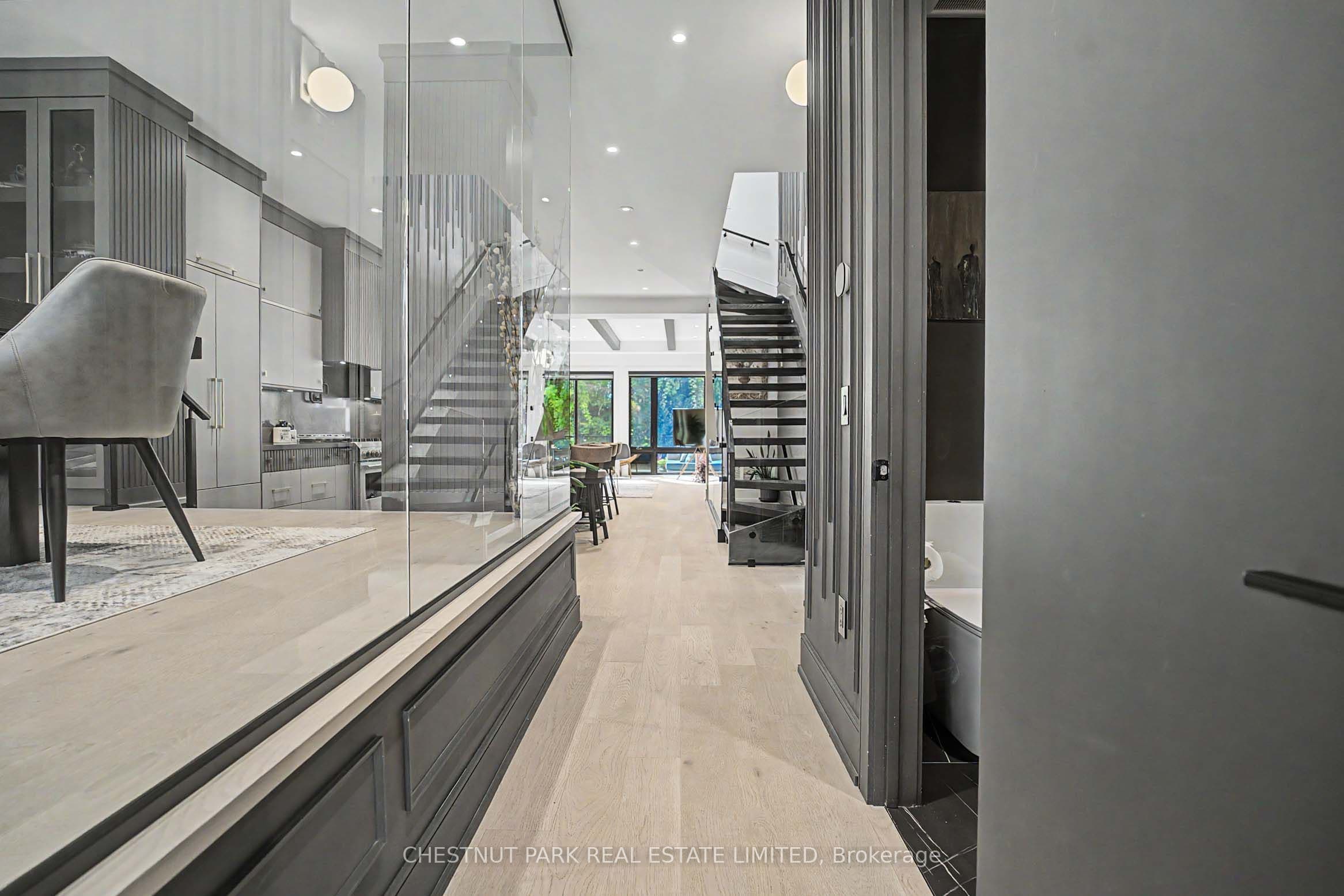 150 Sheldon Avenue, Toronto, ON M8W 4L6