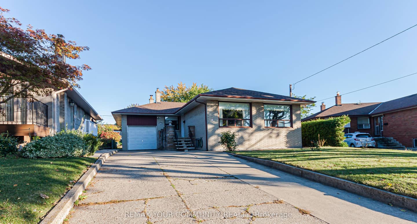 15 Valencia Crescent, Toronto, ON M6L 1M3