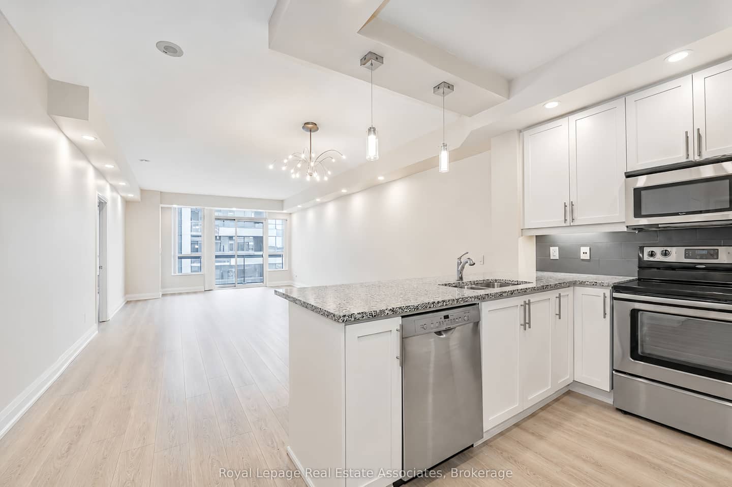 1 Hurontario Street 308, Mississauga, ON L5G 0A3