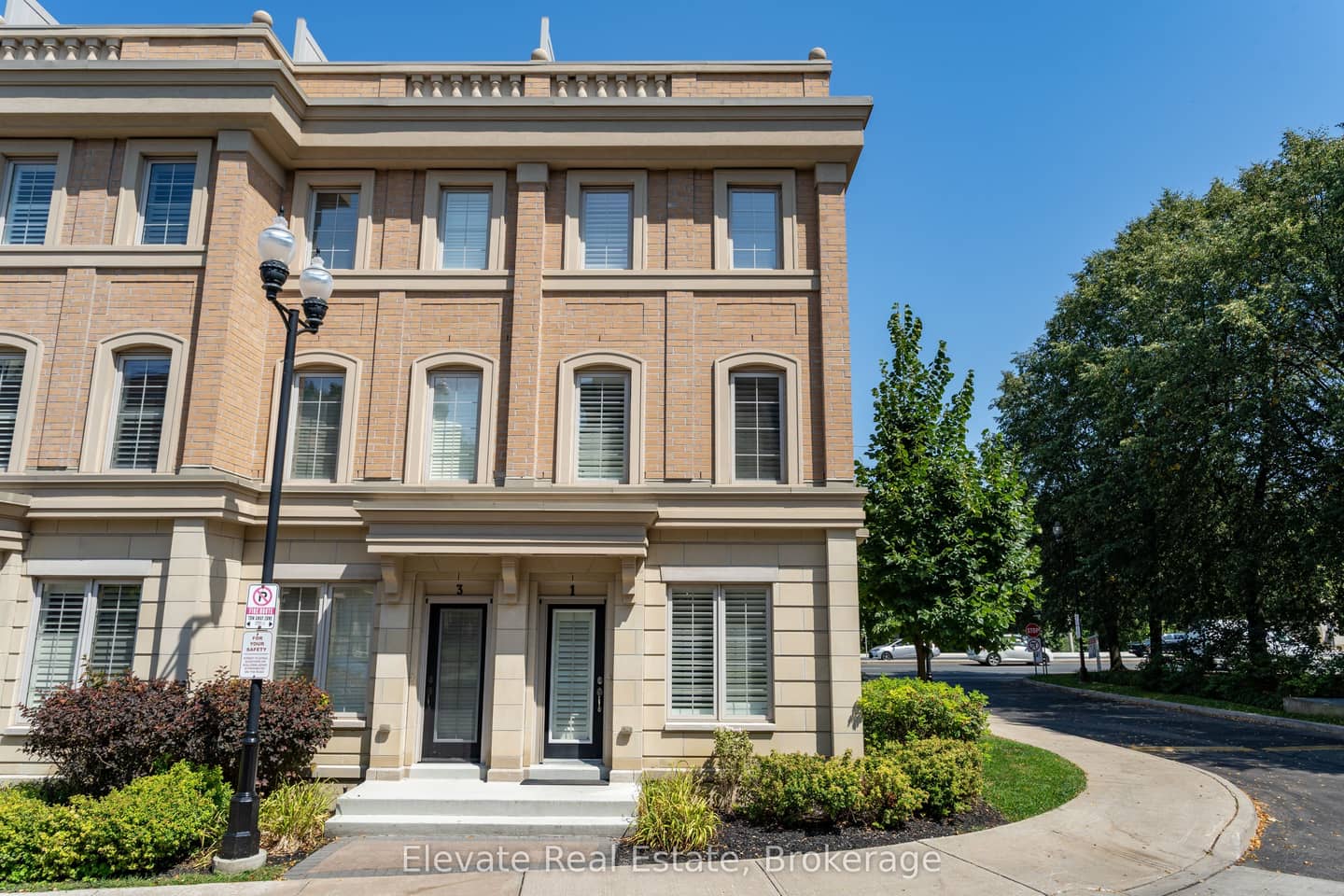 1 Hargrave Lane 1, Toronto, ON M4N 0A4