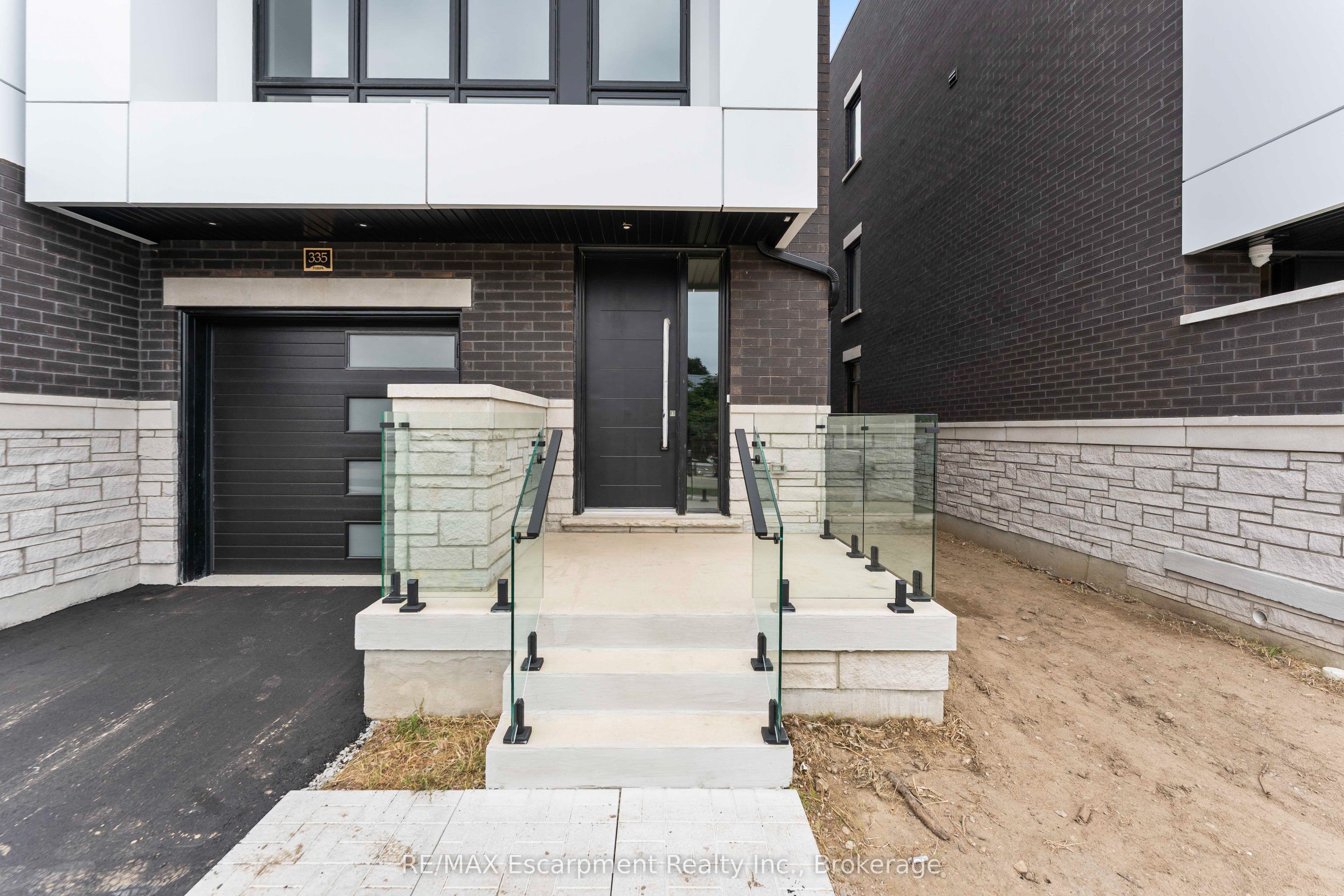 335 Helen Lawson Lane, Oakville, ON L6J 0G3