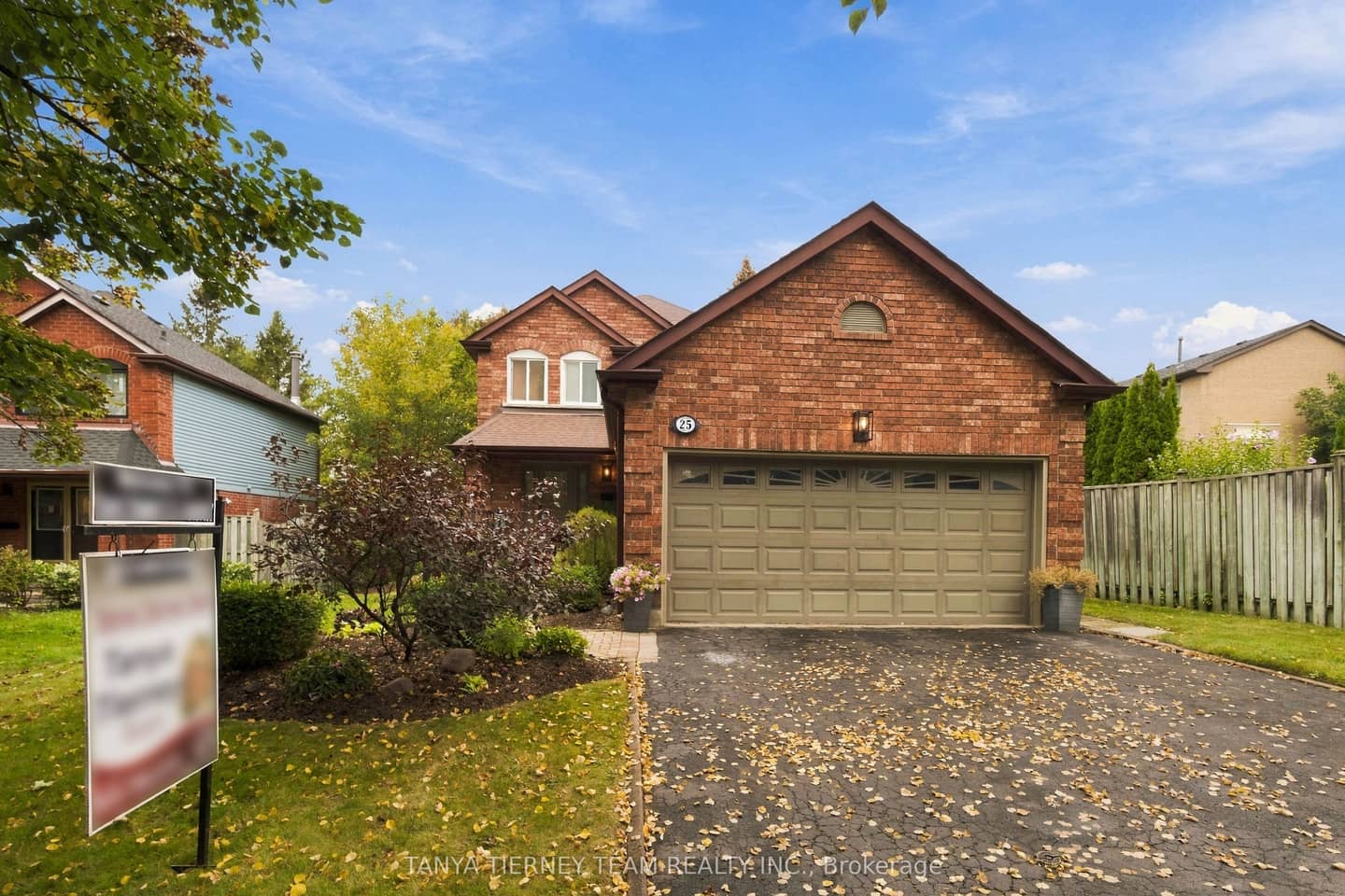 25 Coulton Court, Whitby, ON L1N 7A9