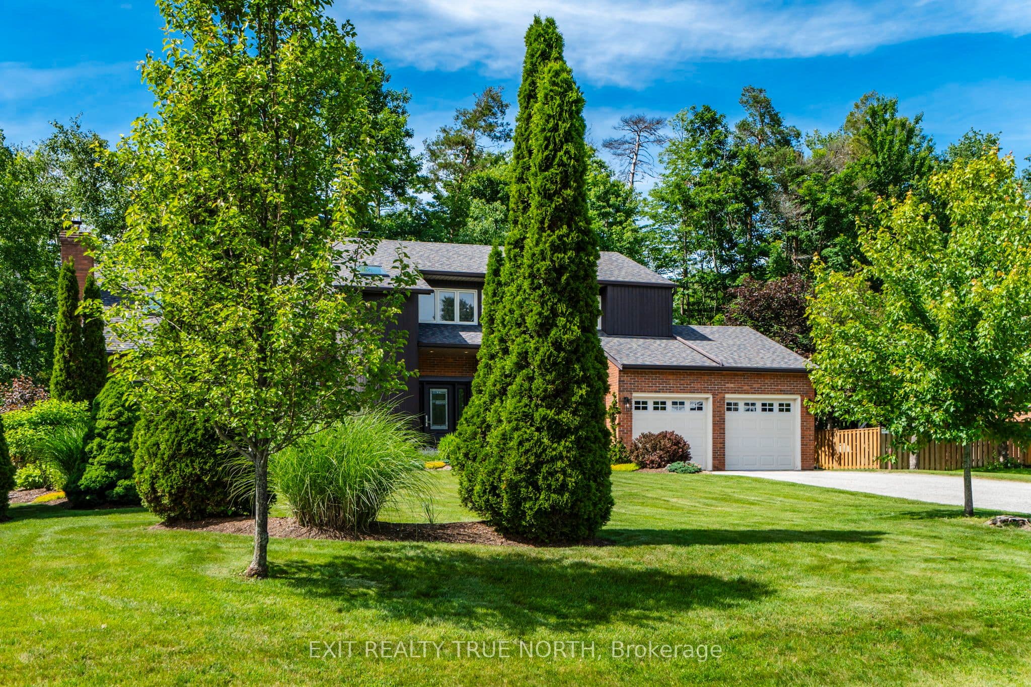 14 Rosewood Avenue, Springwater, ON L9X 0P5