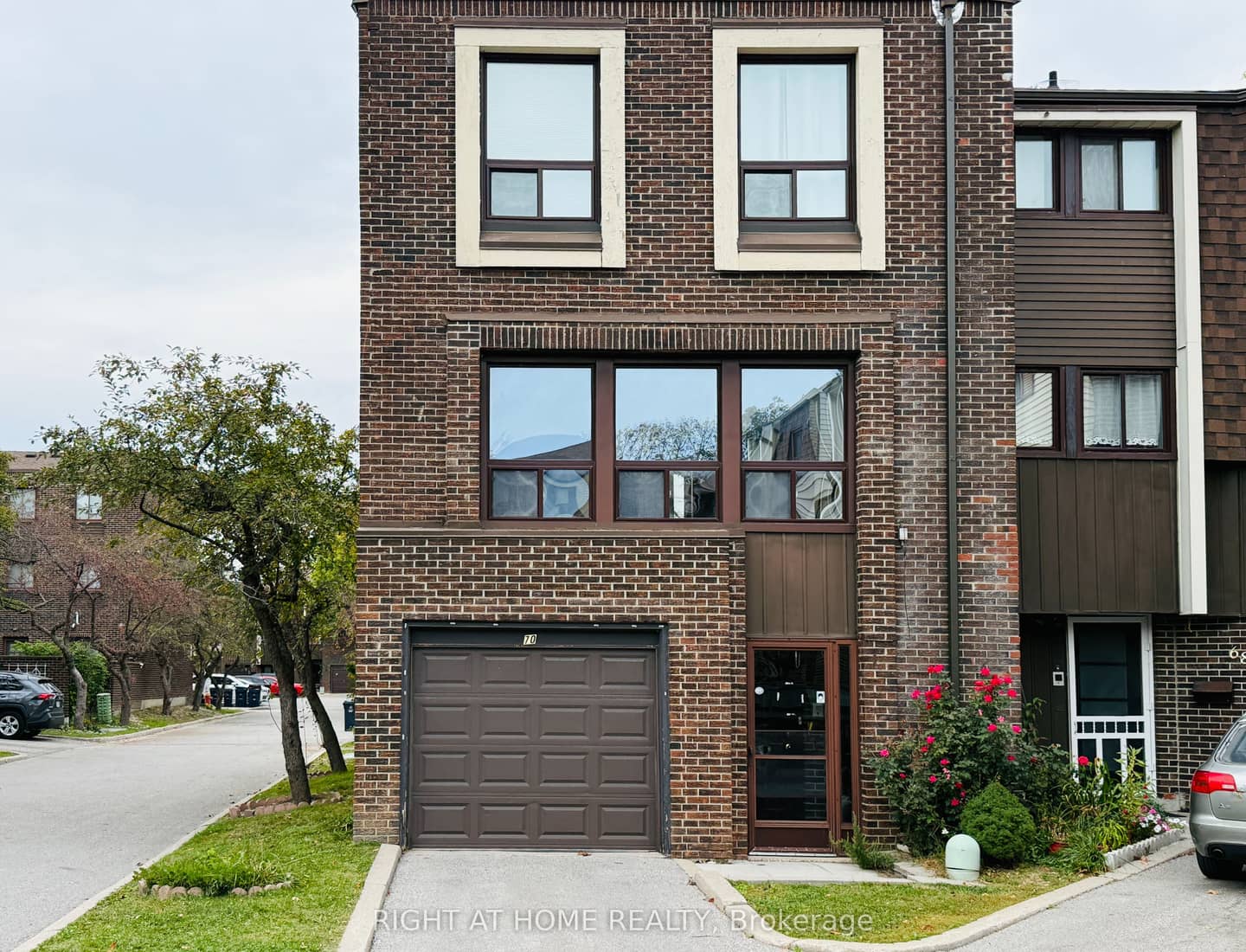 70 Spire Hillway Way, Toronto, ON M2H 3A4