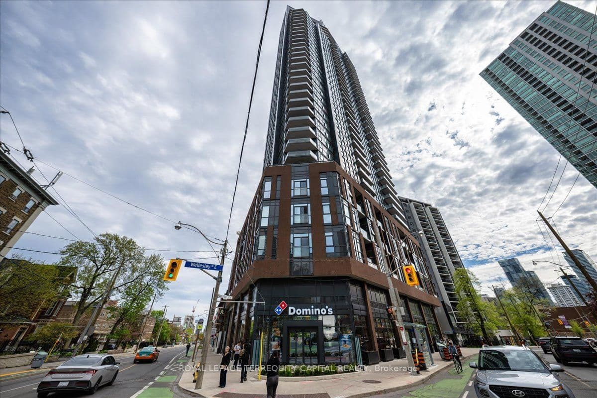 159 Wellesley Street E 3002, Toronto, ON M4Y 0H5