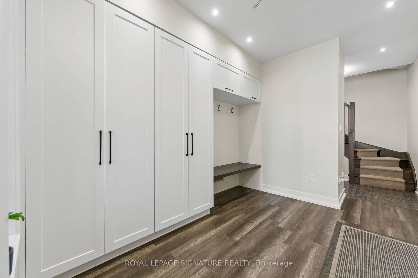 1401 Plains Road E 105, Burlington, ON L7R 0C2