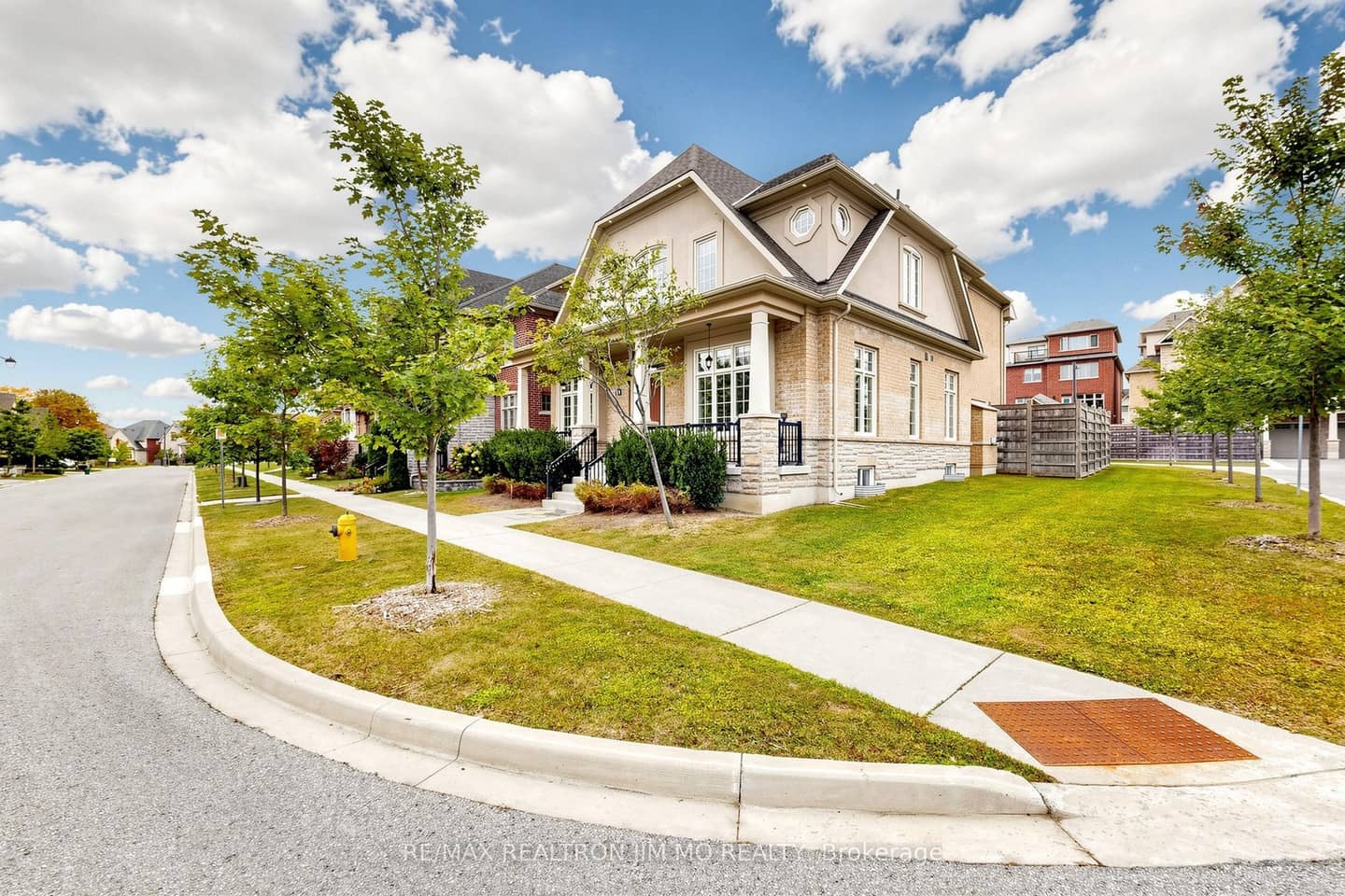 18 Tralee Court, Markham, ON L6C 0V1
