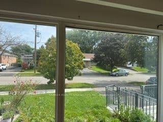 17 Huddleston Court, Toronto, ON M1L 4L1