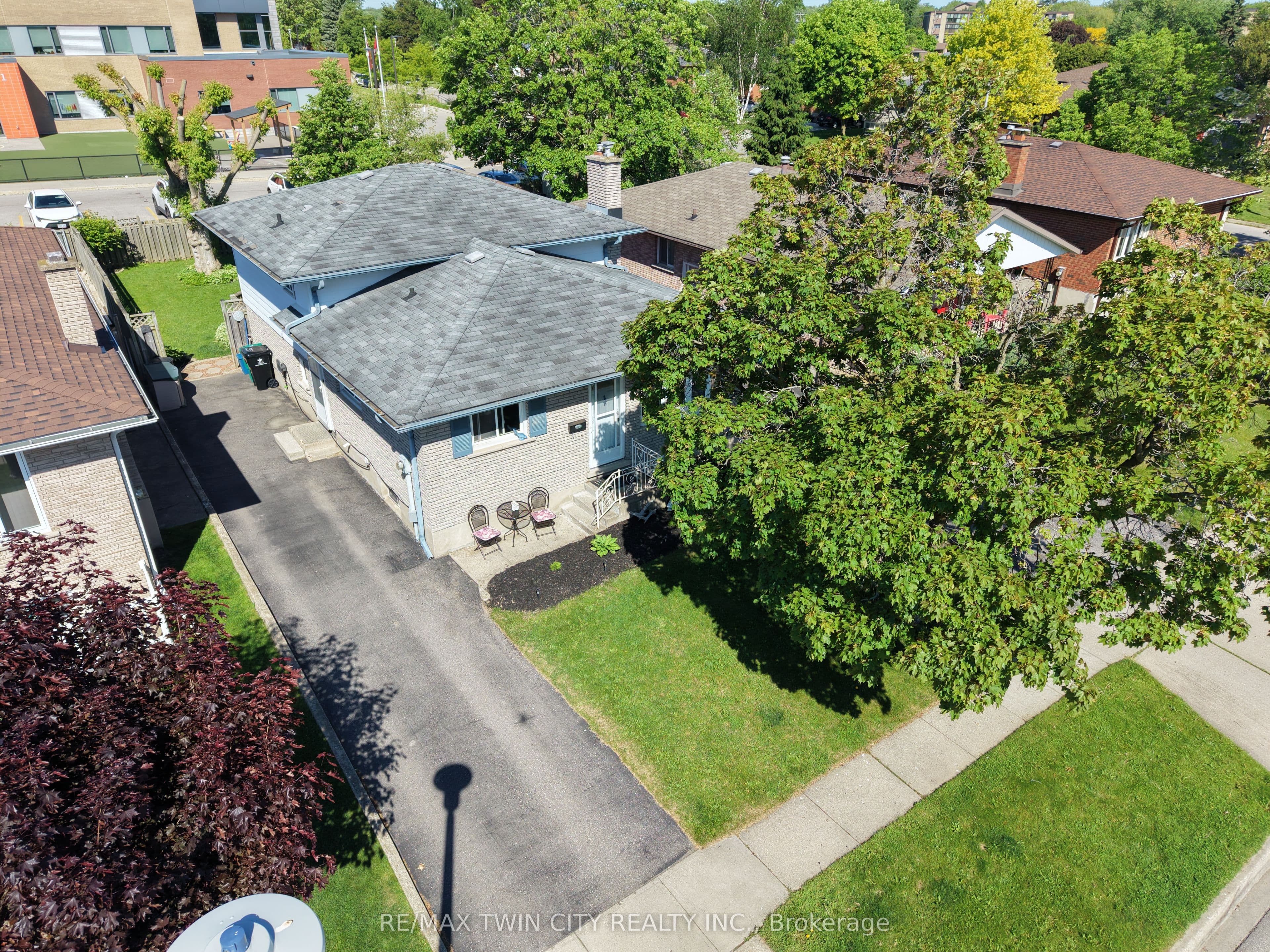 59 Bakersfield Drive, Cambridge, ON N1R 6X8