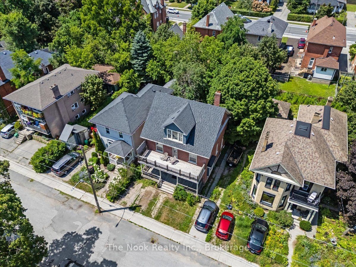 21 Dennistoun Avenue, Peterborough, ON K9H 5P8